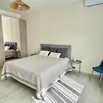 New Apartment Near Rome Center Sleeps 4
