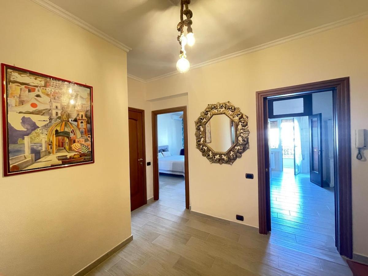 Apartment New Near Center Sleeps 4 *