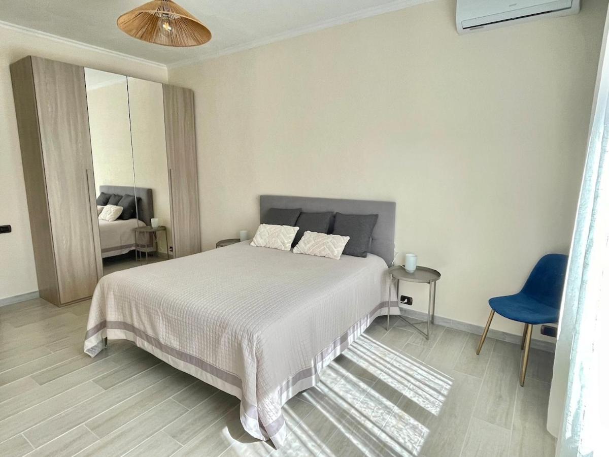 New Near Center Sleeps 4