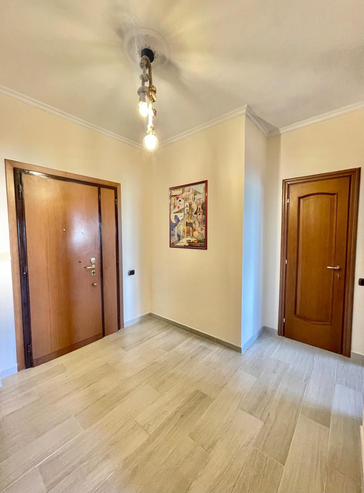 Apartment New Near Center Sleeps 4 *
