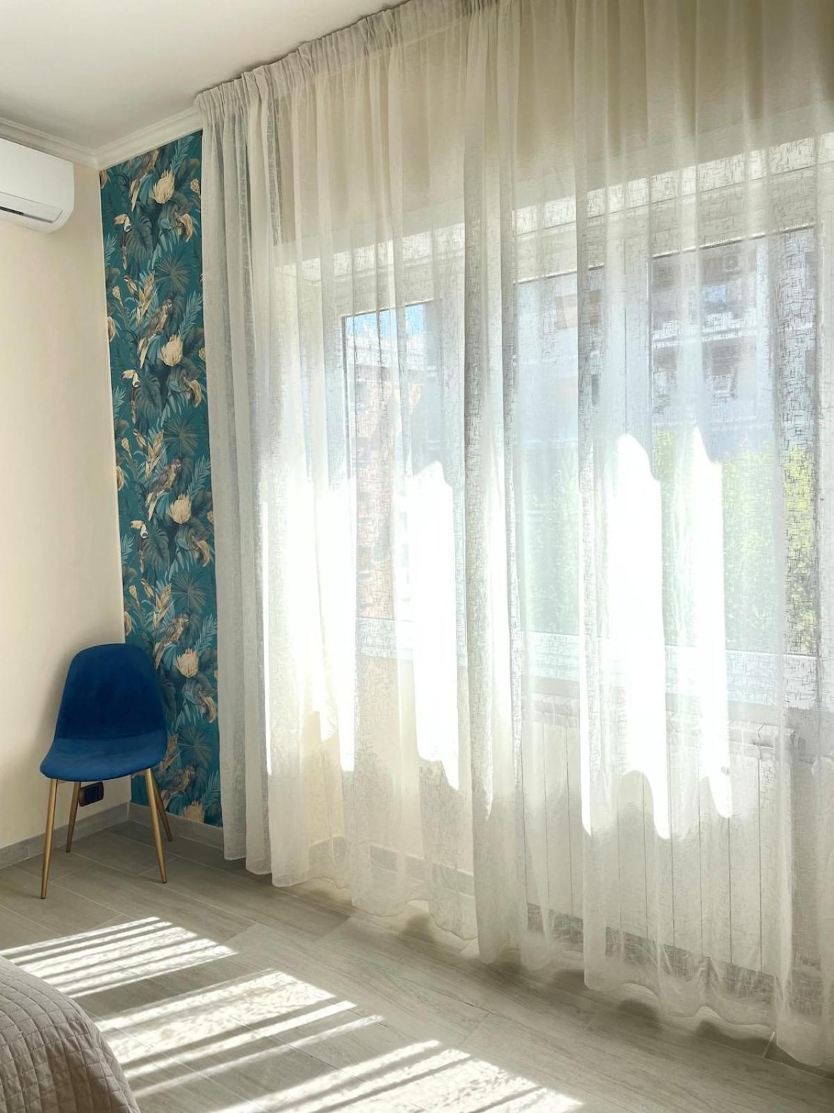 New Near Center Sleeps 4 Apartment Rom