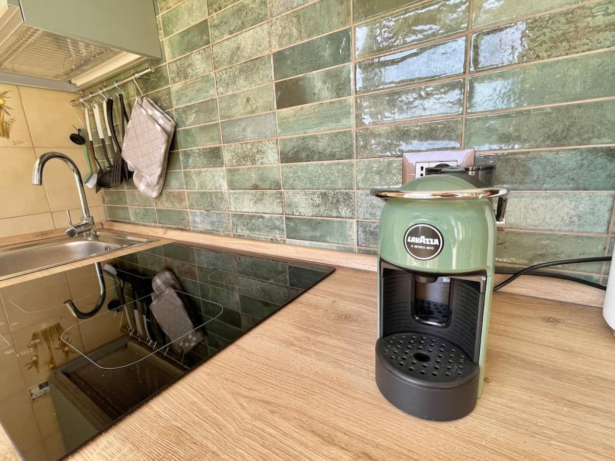 Apartment New Near Center Sleeps 4 *